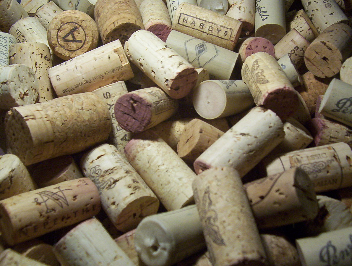 1191px-Corks019.jpg